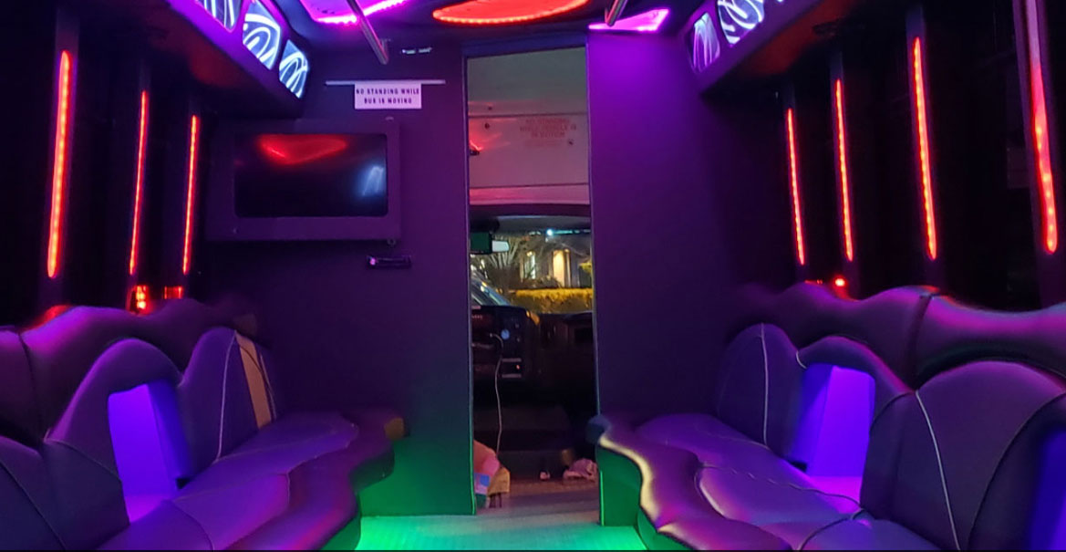 Seattle Party Limo slider image showing another current live site bus photo